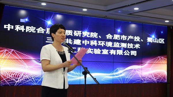 管委会主任韩东在活动现场与各相关单位