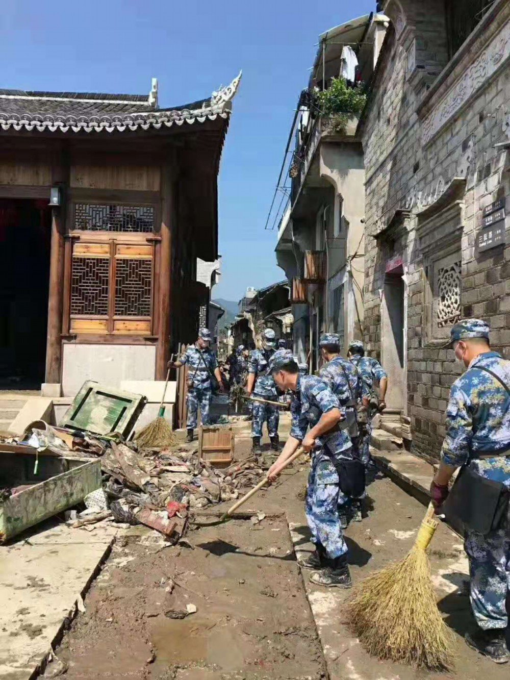 参与各项灾后重建工作