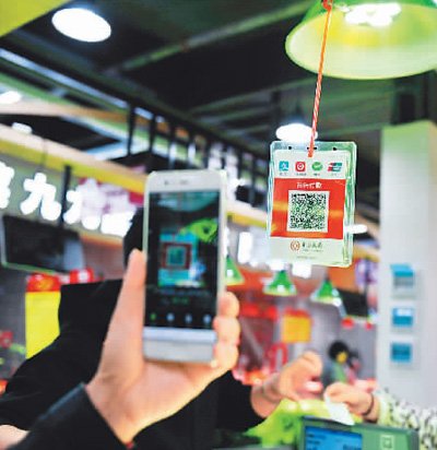 之前在菜市场还要忙着找零钱