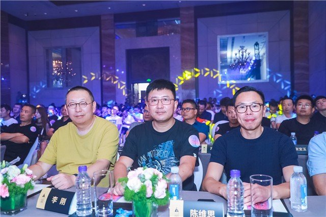 并带来长达两个小时的的精彩主题演讲