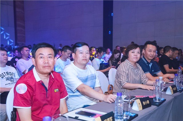纽约大都会艺术博物馆等作永久收藏