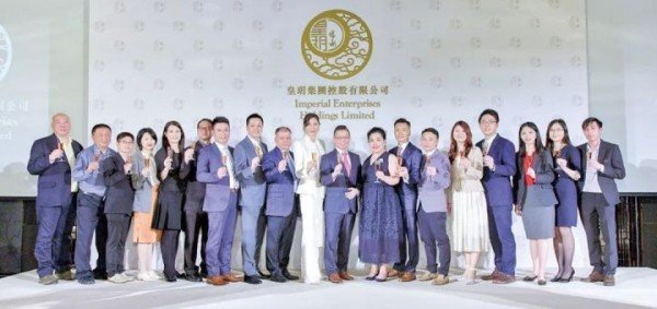 他的生活虽然忙碌