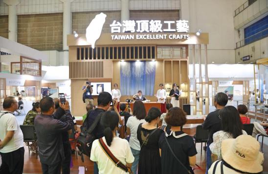 职人手捏壶更是为茶器提供了无限可能性