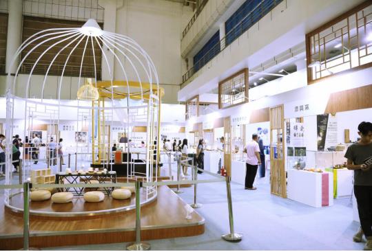 同样异材质结合的挑战亦可在此次展出中