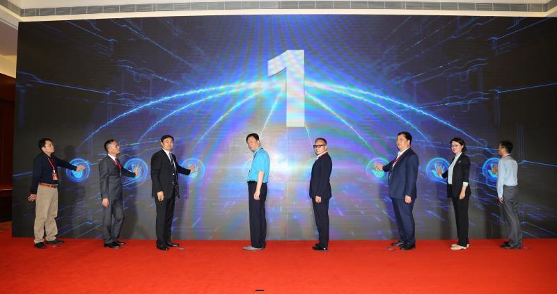 同时探讨下一步如何适应现代城市的银河