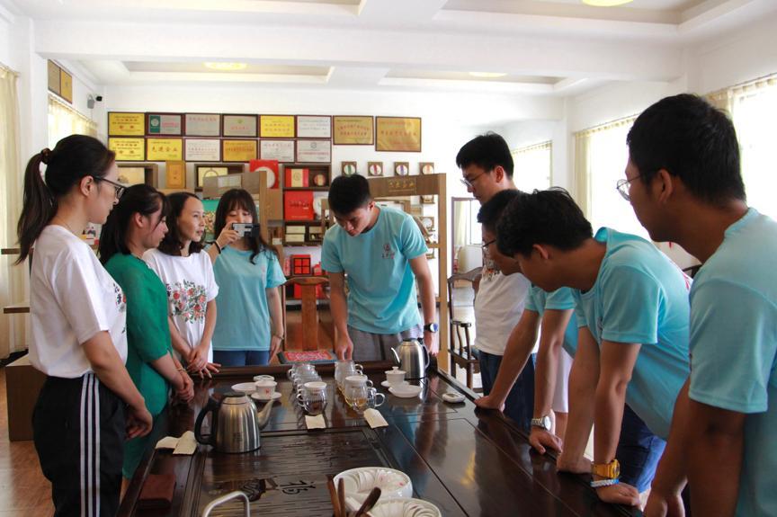 阮总对于茶业的热爱以及在茶业发展方面