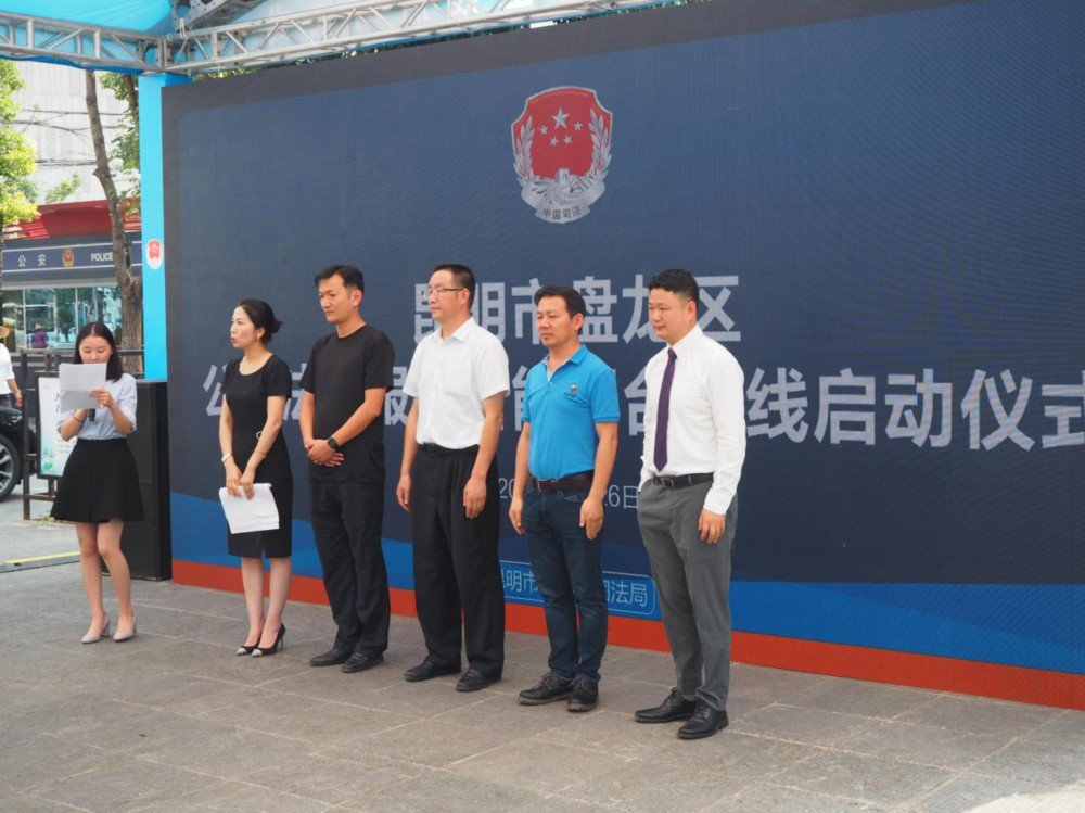 在社区律师列表中选择了一位律师