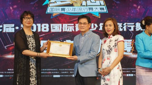 勇做时代的弄潮儿
