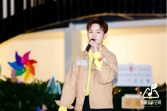 在最后的“仲夏乐之梦”音乐会中