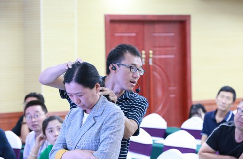 扎根基层以“三区三州”深度贫困连片区