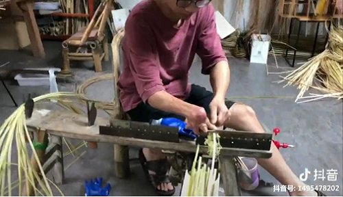 虽经坎坷磨砺