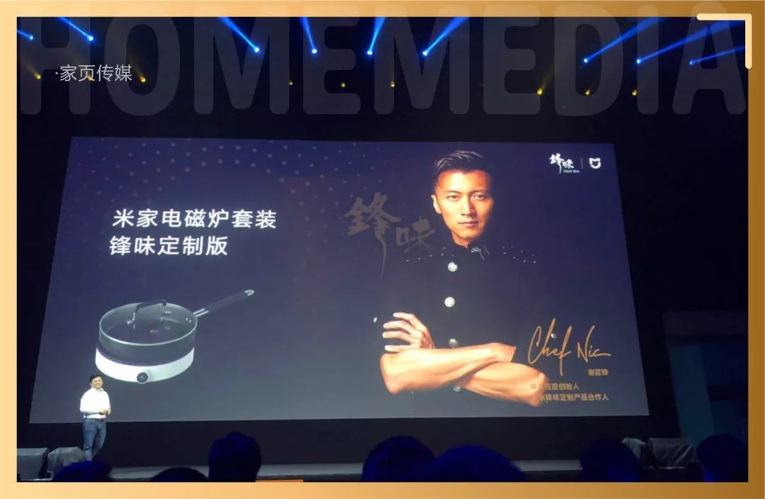 当他被人群推搡到摩托罗拉的招聘档口时