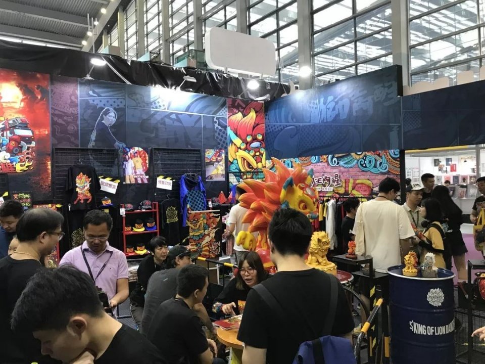 更引起了许多市民前来打卡及购物