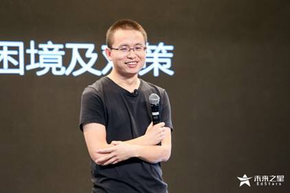 在面对这些困境的同时