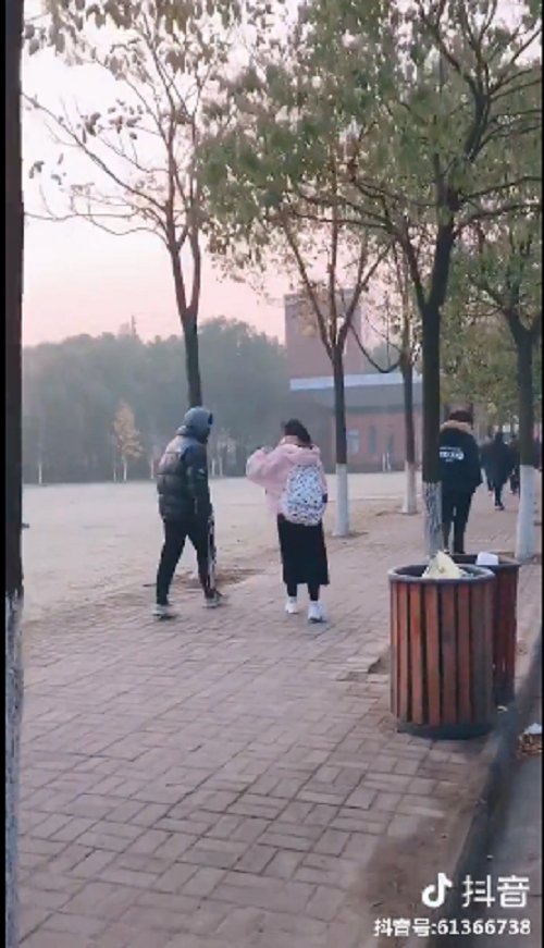 我拍你一下