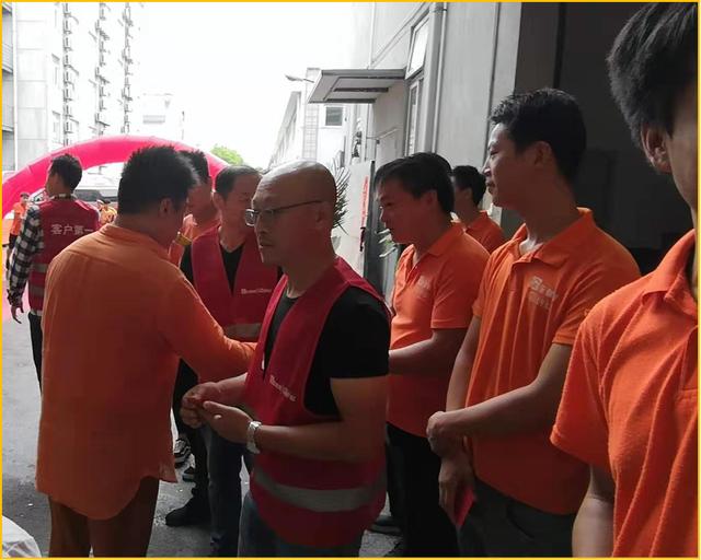 这样的方式他们已经坚持了4年