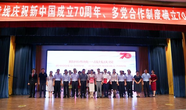 他们围绕“弘扬爱国奋斗精神