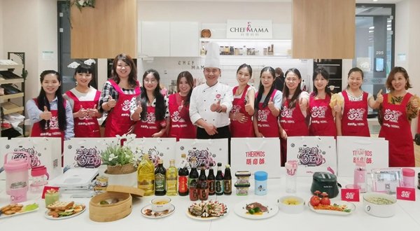 TOP LIFE还现场派出料理妈妈平