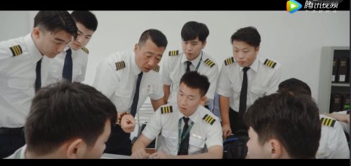 他们是让乘客安心、放心的——飞行员；
