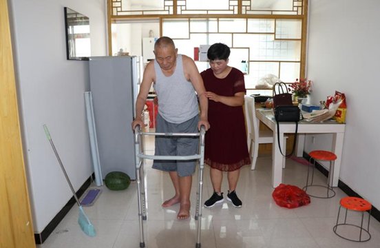 邻居大叔伸援手