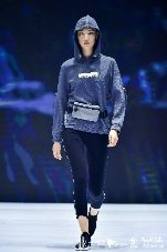 本次作品灵感源自“镜像空间”及“太空