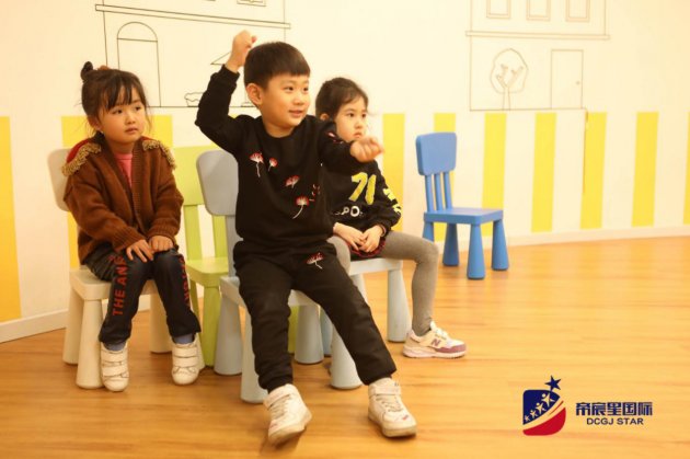 与人相处能力以及团队合作能力等