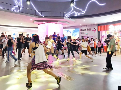 开启悦城青年放肆夜