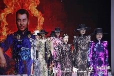 展现了青岛国际时装周银河电子平台官网