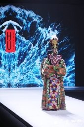 通过时装周平台引进了众多高智企业