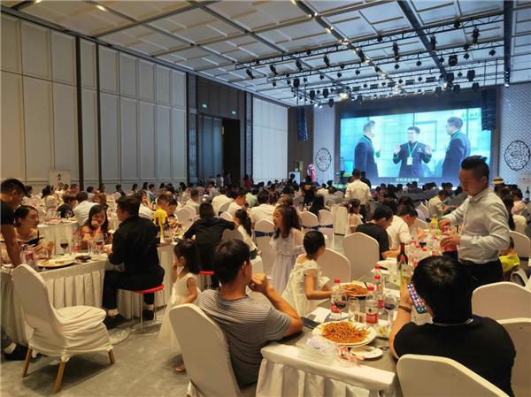 也进一步提高了麦乐板栗鸭为顾客服务的