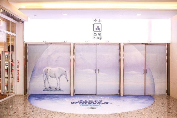 为消费者展现不需他们仰望的艺术之美