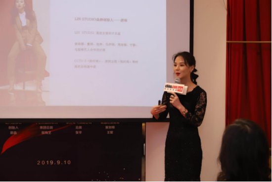 尽现女王般闪耀光彩