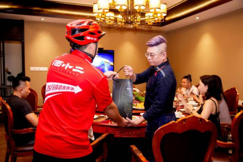 终于成为一个全球企业赋能平台