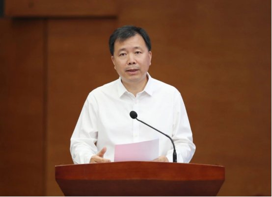 区委书记张振丰在集中签约仪式上致辞