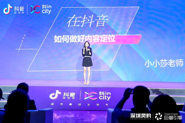 生活在那里的人们还在更新着这座城市的