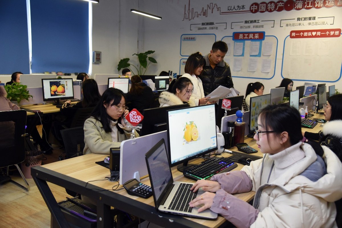 在推动地方特色农产品销售的同时